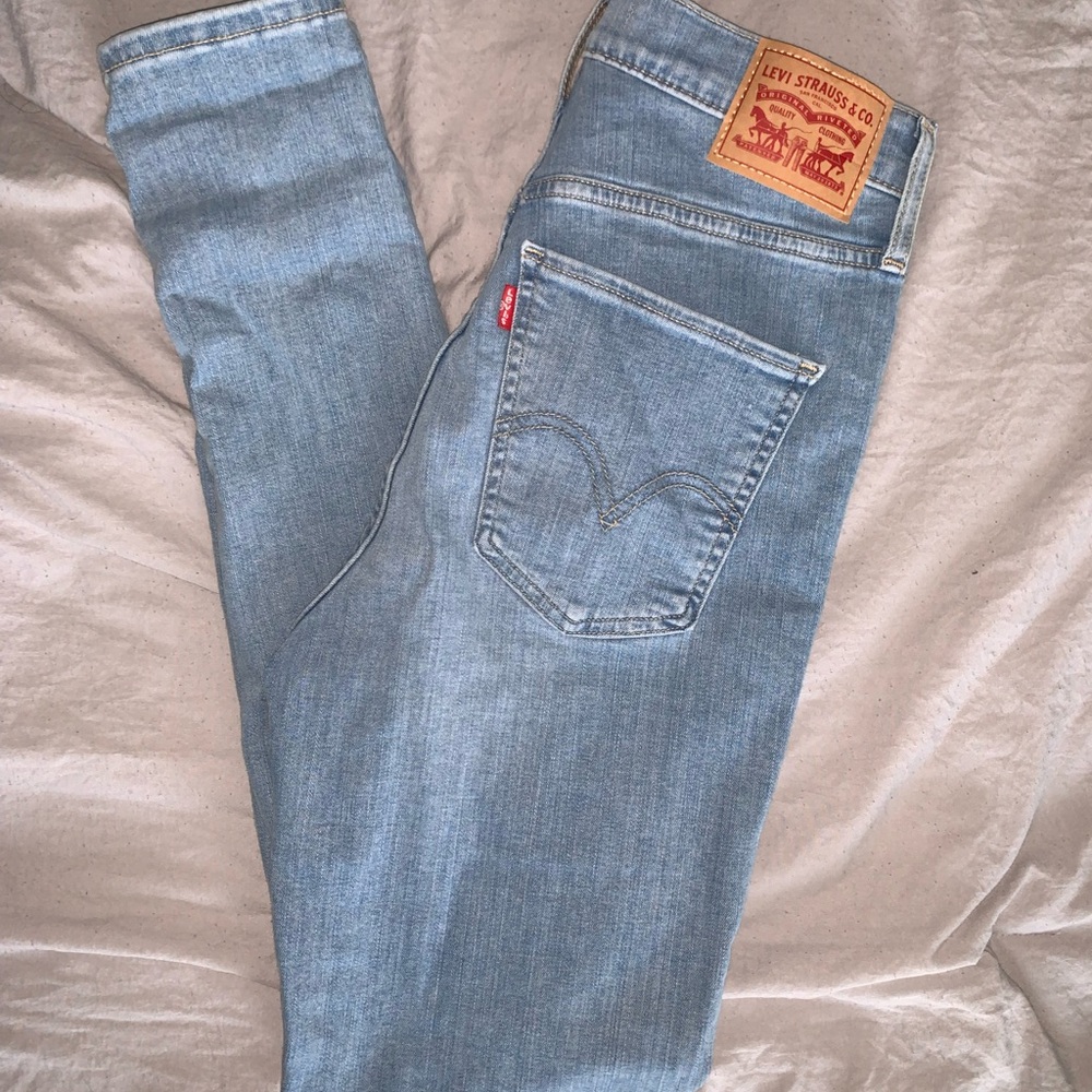Womens Levi’s mile high super skinny jeans. Size 28 (W28, L30).